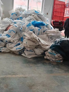 出售纯乳白袋，装聚乙烯原料袋，很干净，4米2一车，长期有货