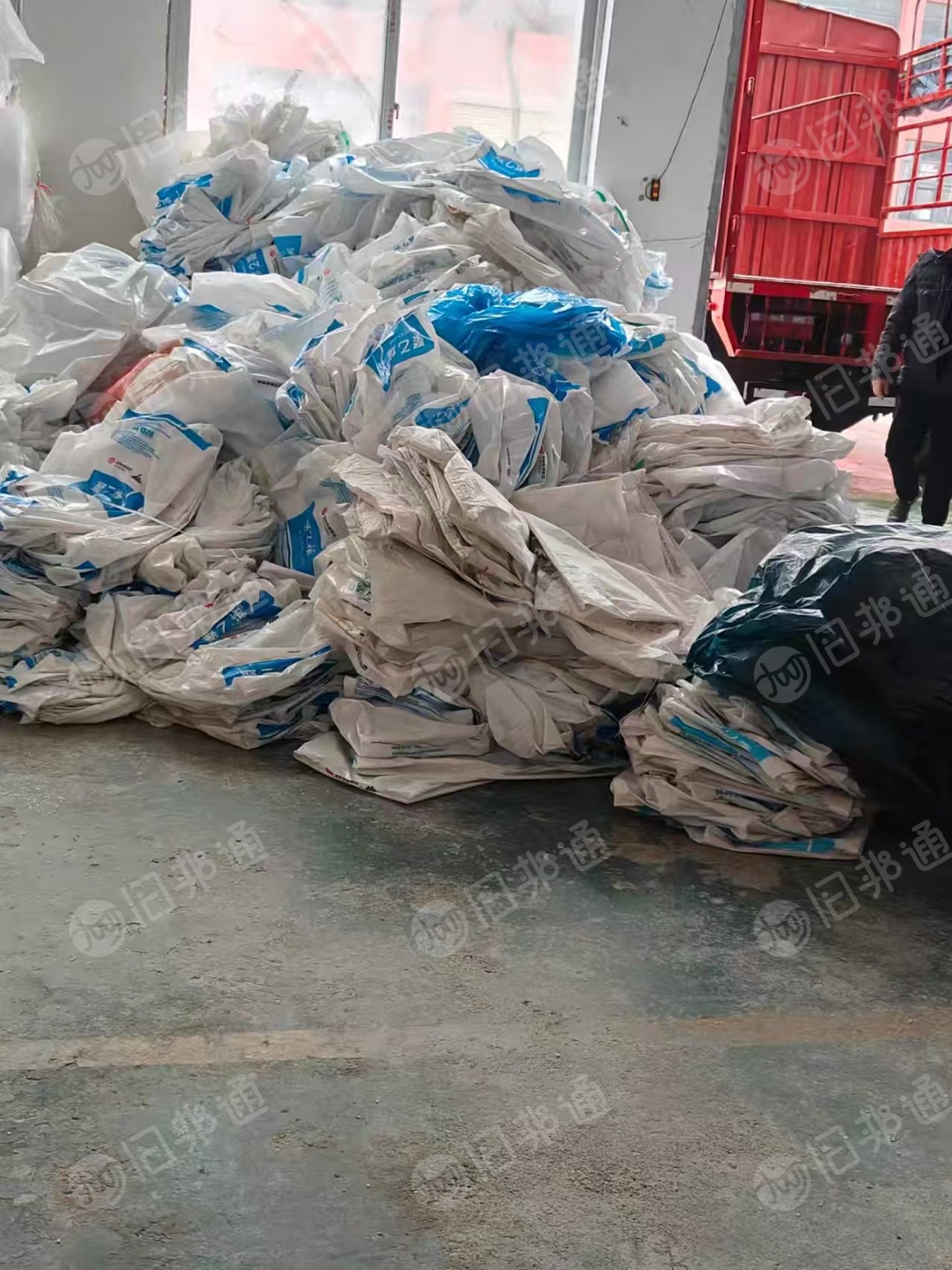 出售纯乳白袋，装聚乙烯原料袋，很干净，4米2一车，长期有货