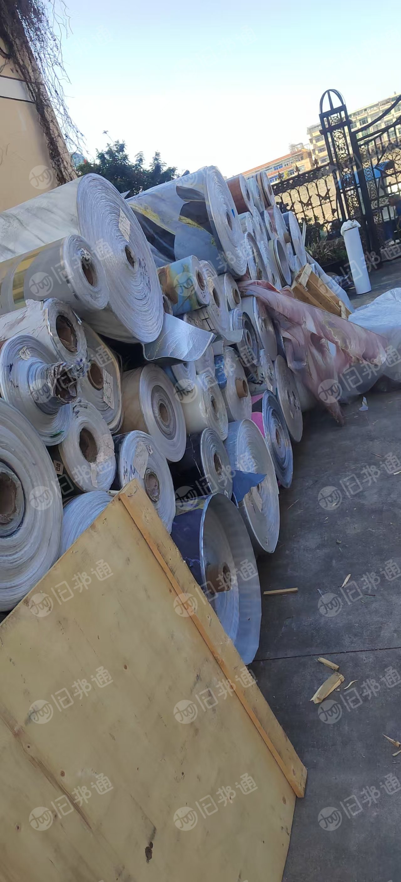 出售PET印花卷膜，贴墙的，现货30吨左右