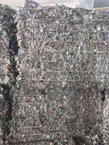 出售建筑垃圾分选撕碎料，编织袋，薄膜类比较多，筛分风选过，可燃烧用，月供300吨