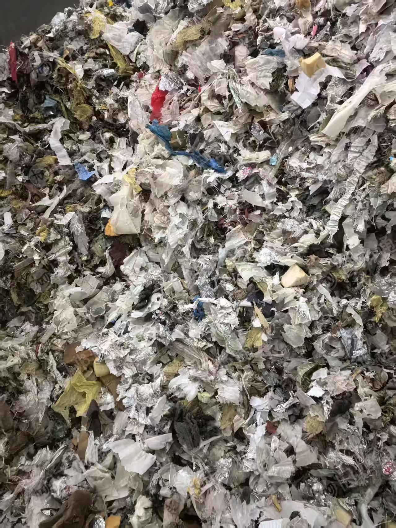 出售建筑垃圾分选撕碎料，编织袋，薄膜类比较多，筛分风选过，可燃烧用，月供300吨