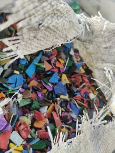 出售PP涂料桶破碎料，花桶破碎料，清洗甩干，现货够九米六一车