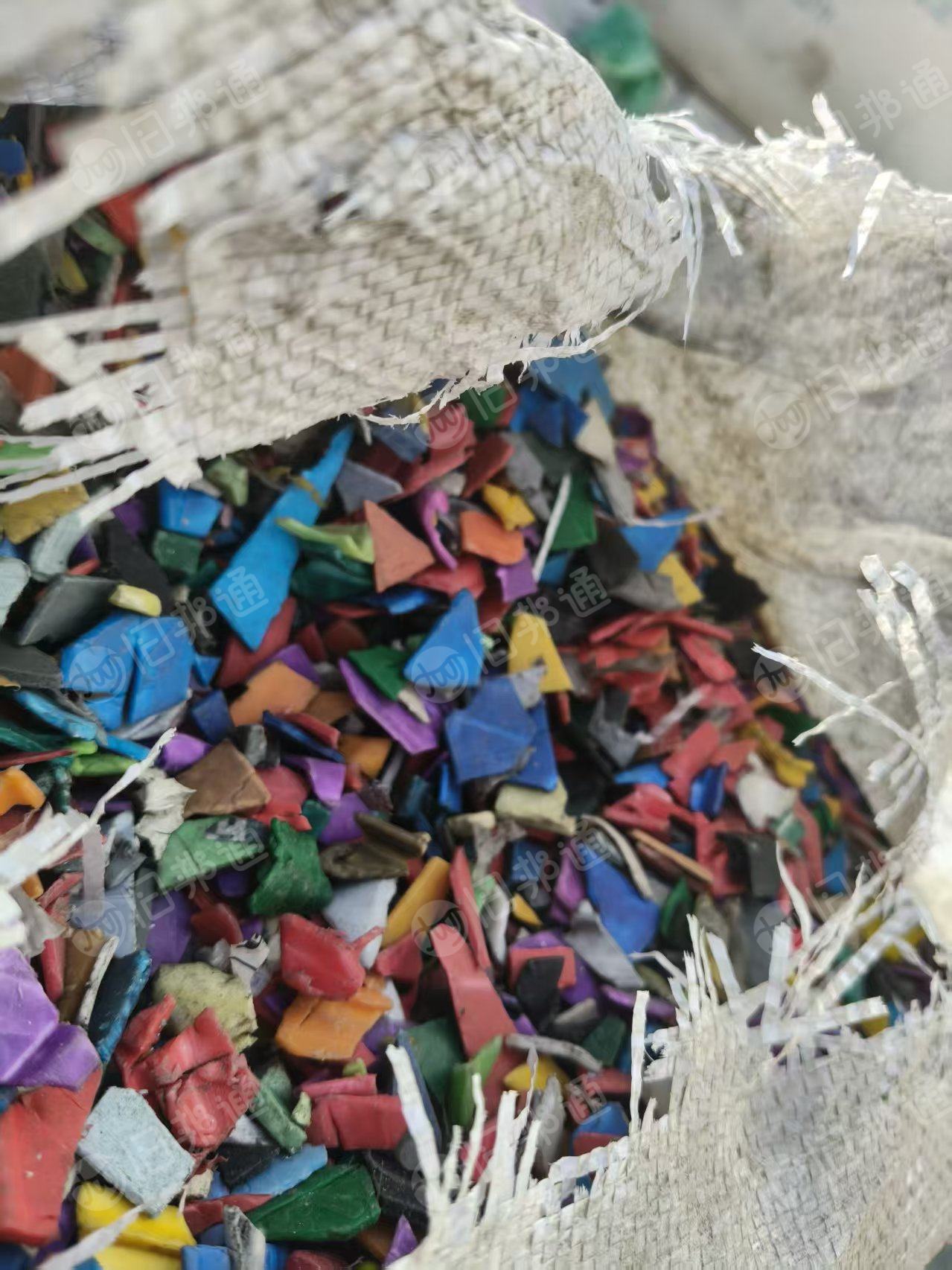 出售PP涂料桶破碎料，花桶破碎料，清洗甩干，现货够九米六一车