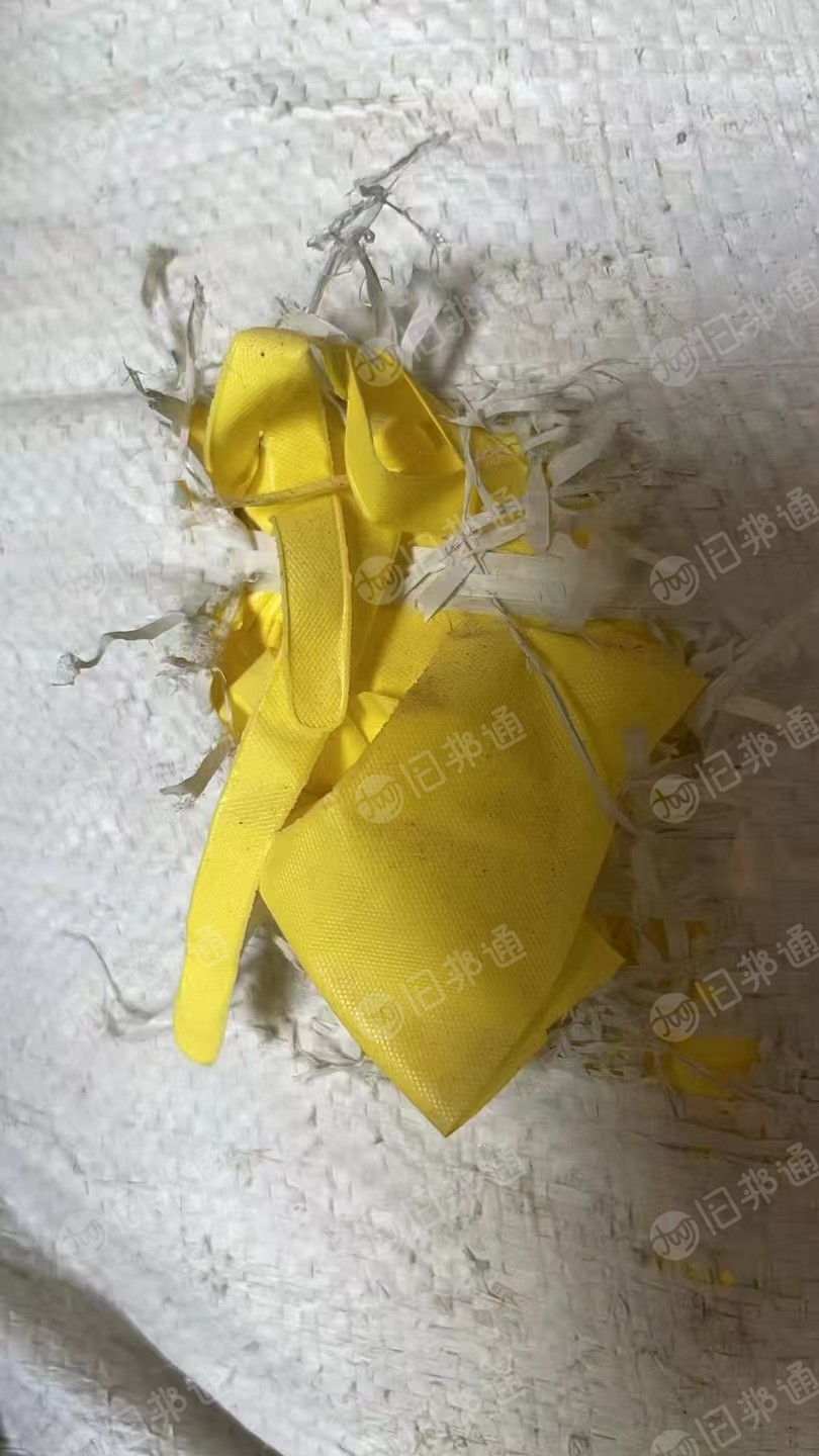 大量出售PVC雨衣下脚料，200吨左右