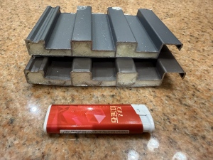 全国大量专业回收长城隔热铝瓦边角废料（带发泡胶）