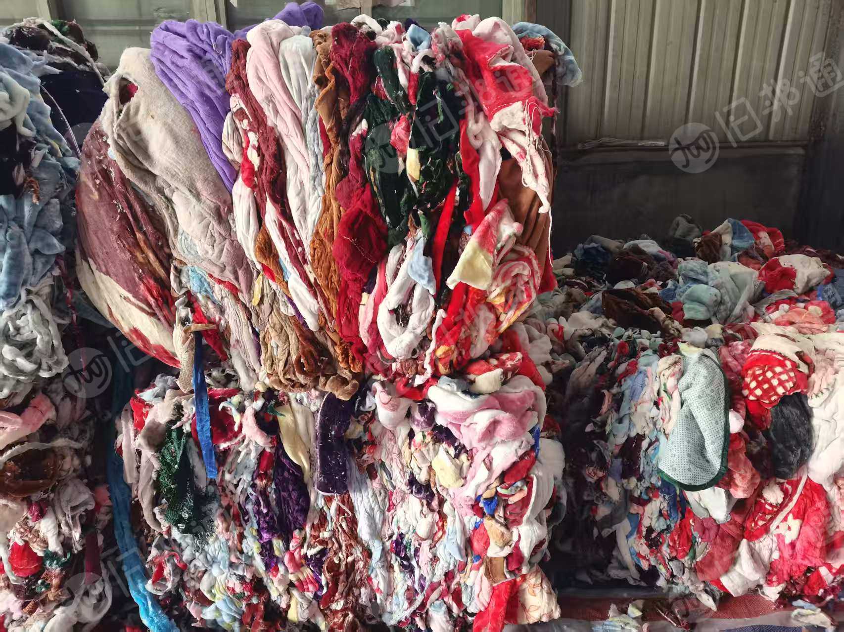 长期大量出售毛毯厂下来的毛毯边角料，毛毯废布，还未分拣，现货有30吨多，货在江苏盐城