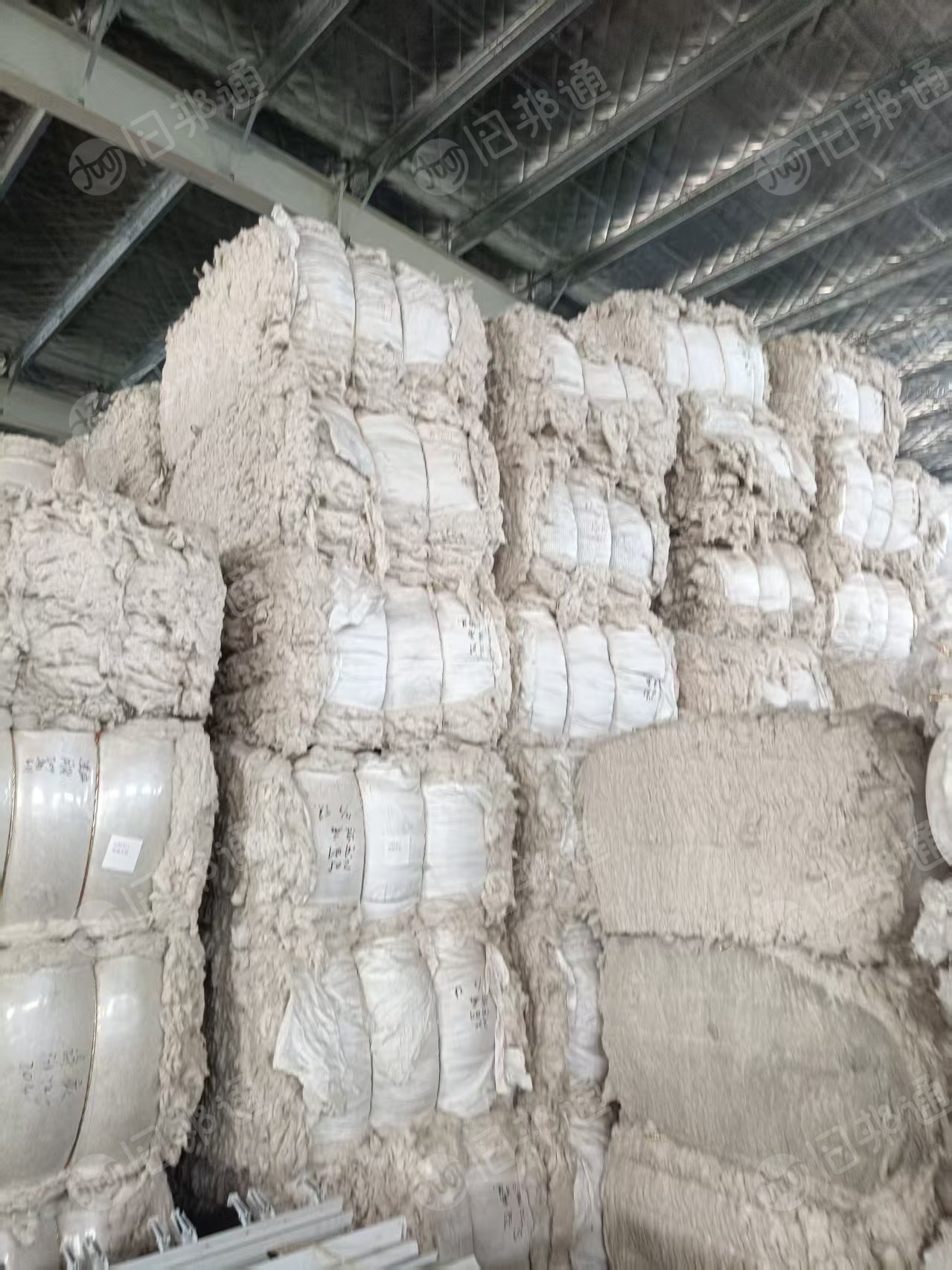 长期出售纺纱厂下来的涤麻车肚棉，50亚麻50化纤，现货100吨。