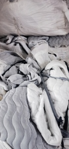 长期出售空心丝绗棉，床垫厂下来的，有白色，也有杂色，杂色购13米一车，货在广东惠州