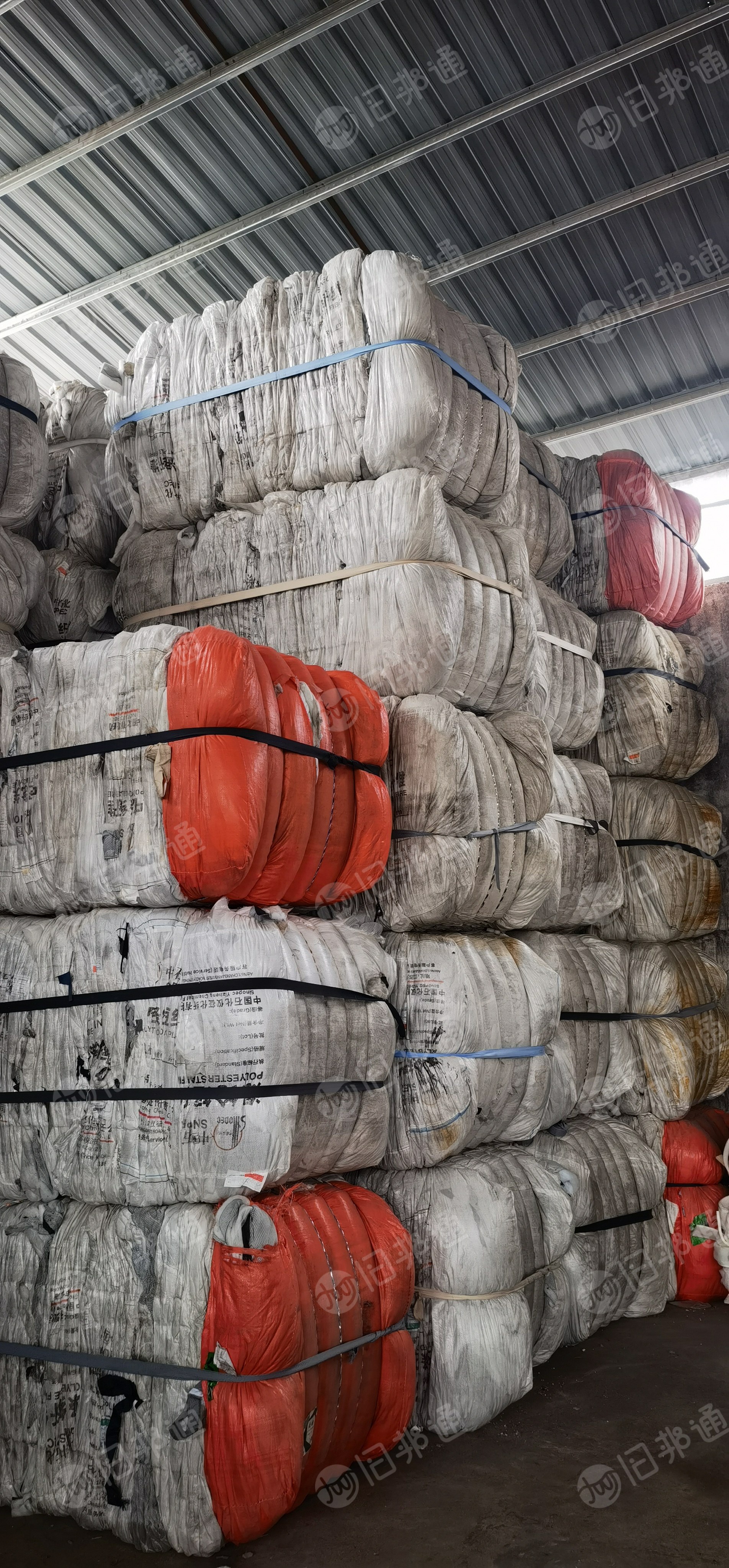 长期出售空心丝绗棉,床垫厂下来的,有白色,也有杂色,杂色购13米一车,货在广东惠州