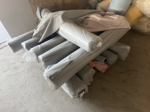 长期出售家具厂下来的库存面料，库存布，所有涤纶，皮革等材质统货出，月供20吨左右，货在浙江湖州。