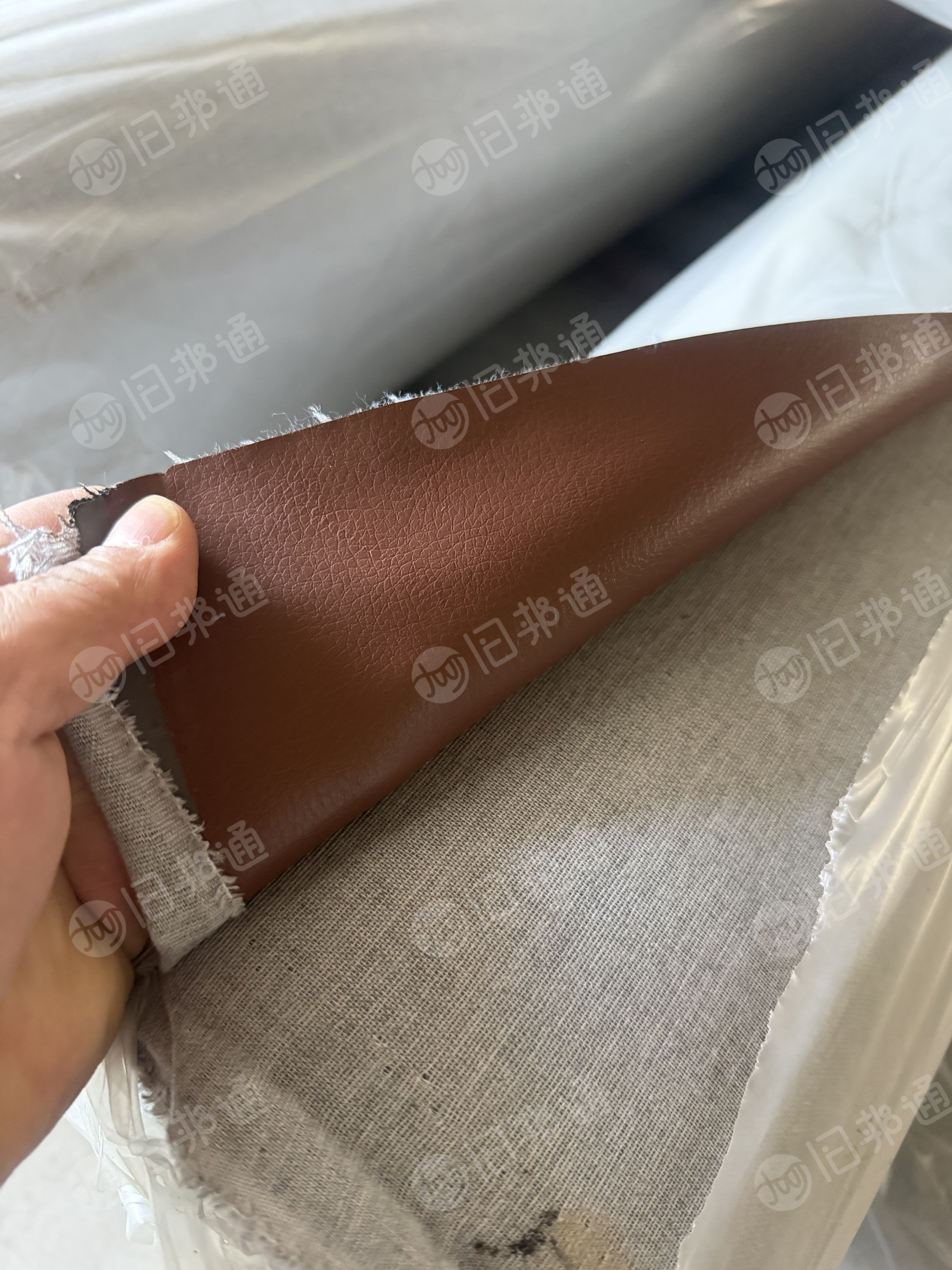 长期出售家具厂下来的库存面料，库存布，所有涤纶，皮革等材质统货出，月供20吨左右，货在浙江湖州。