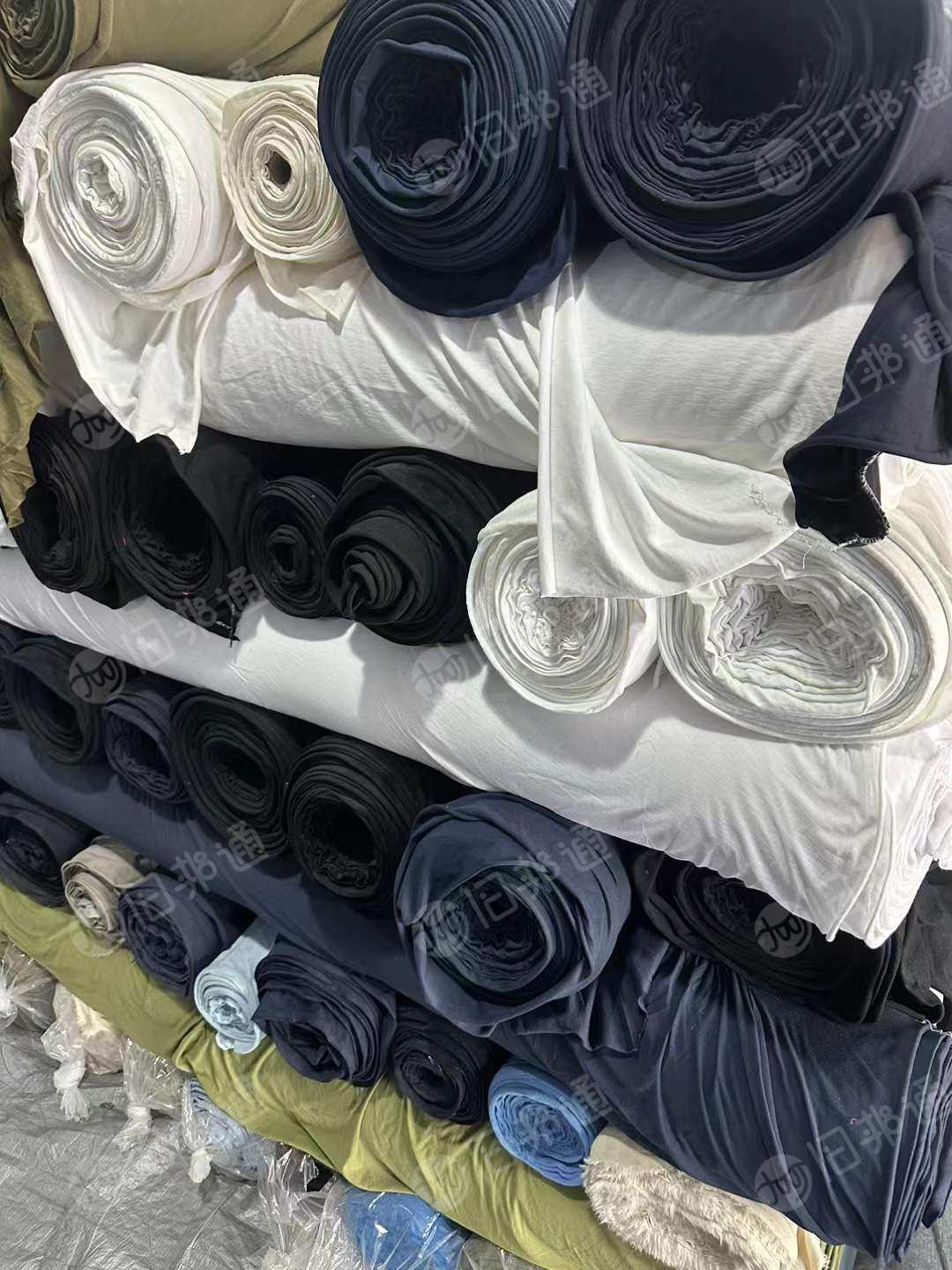 长期出售品牌原单各种材质服装面料,精梳棉单面汗布,纯棉单面汗布,短袖T恤面料,花布等。货在广东中山