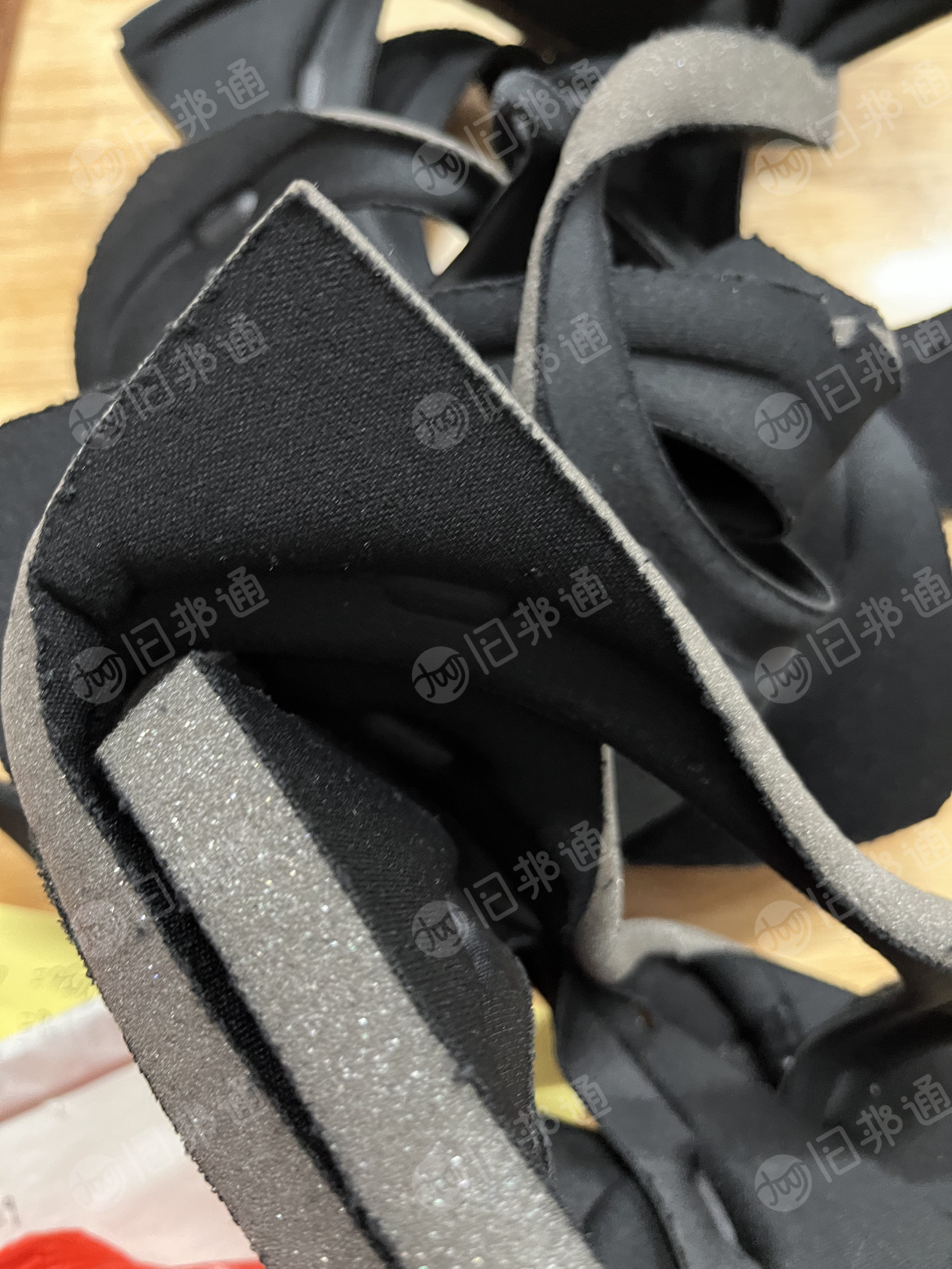 长期出售内衣厂下来的黑料燃烧料，现货20吨，货在广东汕头