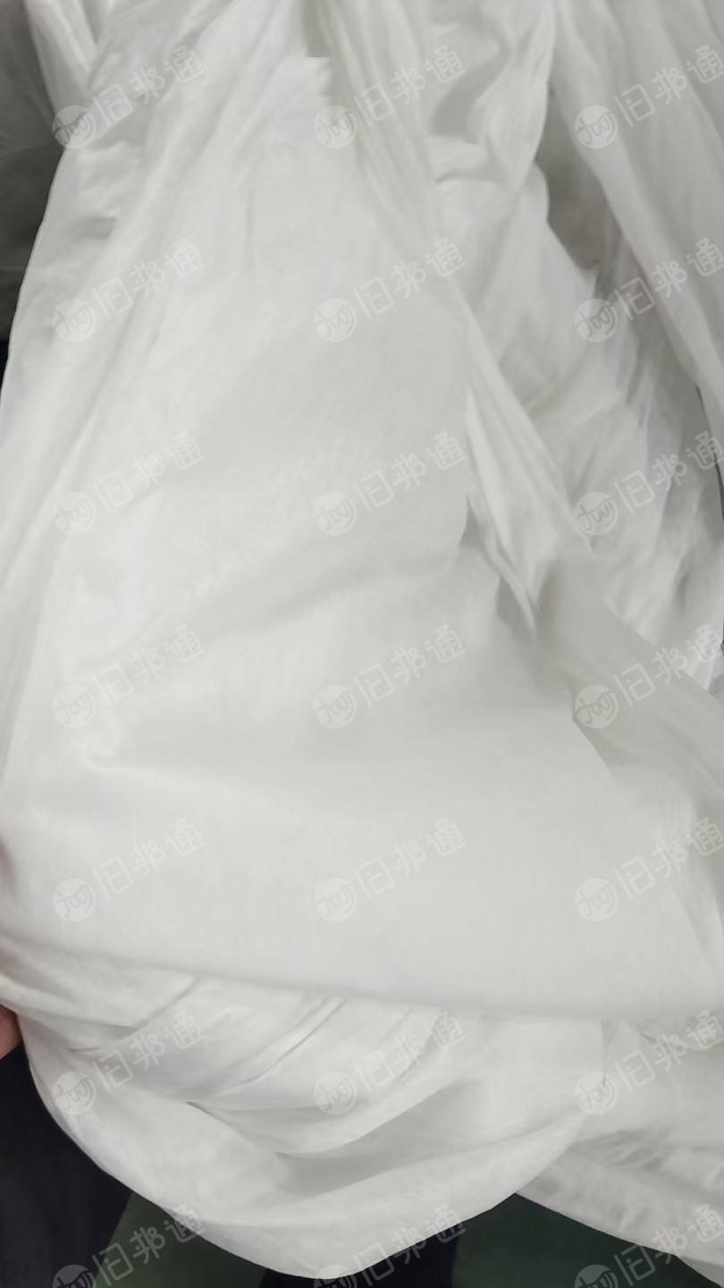 长期出售纯棉无纺布边角,涤纶无纺布边角料带点胶,纯棉落棉,总共有10吨左右,货在山东临沂