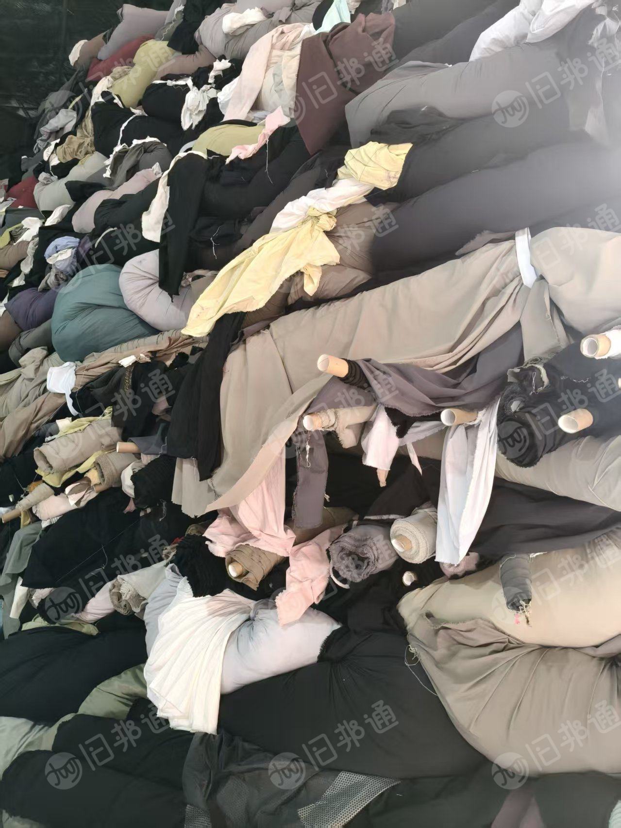 长期大量出售涤纶白拉丝，浅拉丝，黑拉丝，白开花，杂开花，纯尼龙，弹力尼龙等，月供200吨。