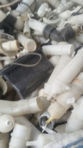 出售洗衣机上拆解下来的废塑料，pp，PE，abs的都有混合一起