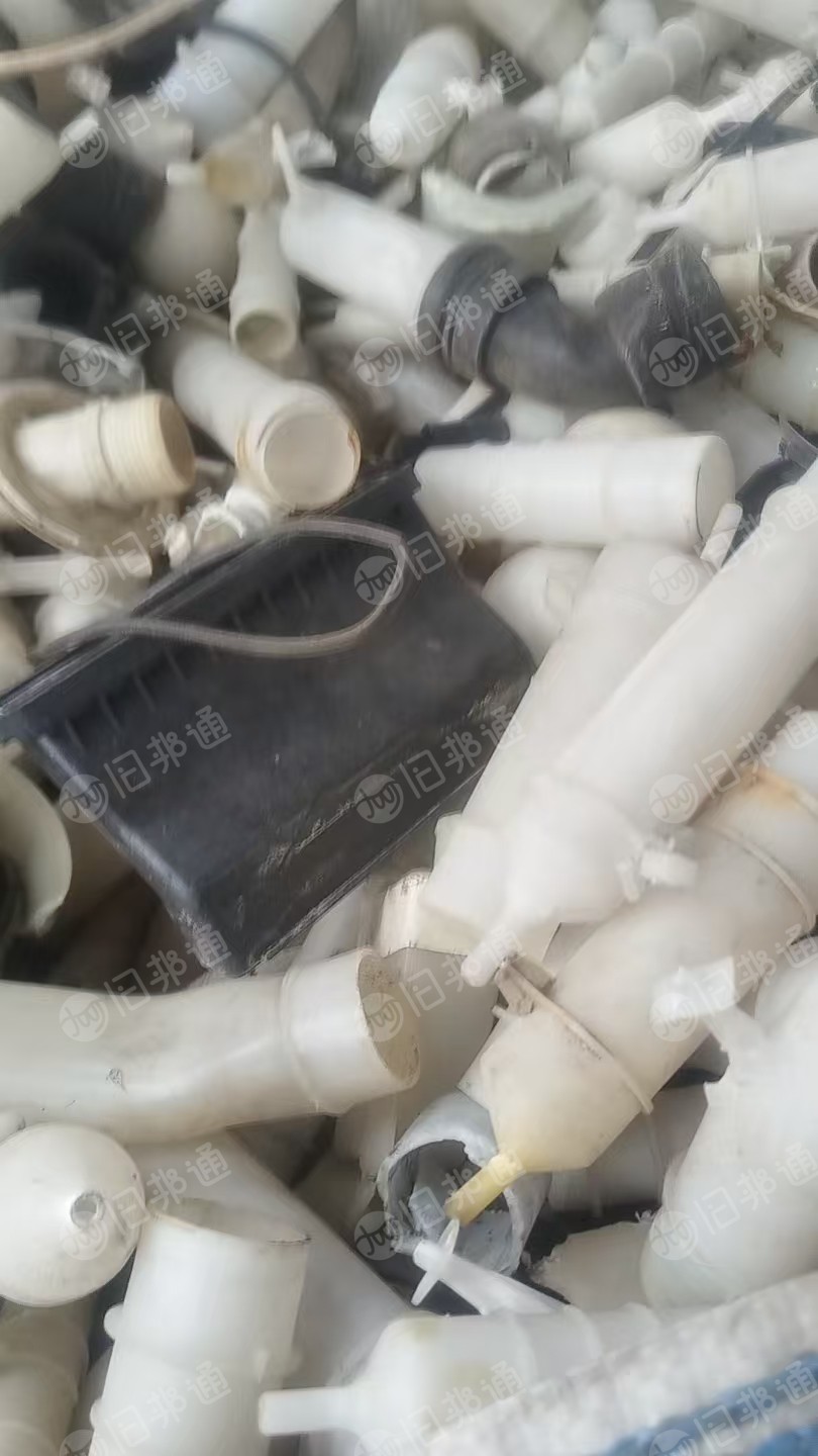 出售洗衣机上拆解下来的废塑料,pp,PE,abs的都有混合一起