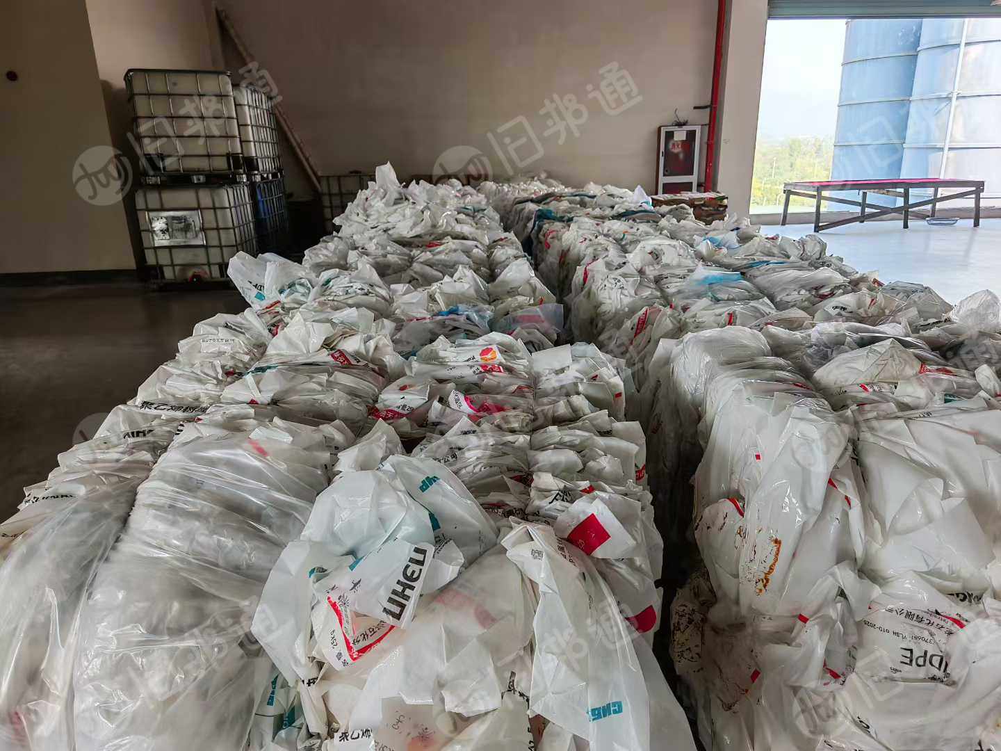 长期出售装PE颗粒的乳白袋，厂货。干干净净。一点杂质都没有