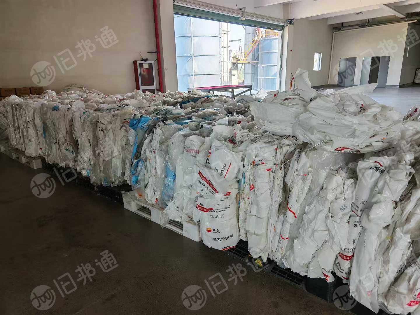 长期出售装PE颗粒的乳白袋，厂货。干干净净。一点杂质都没有