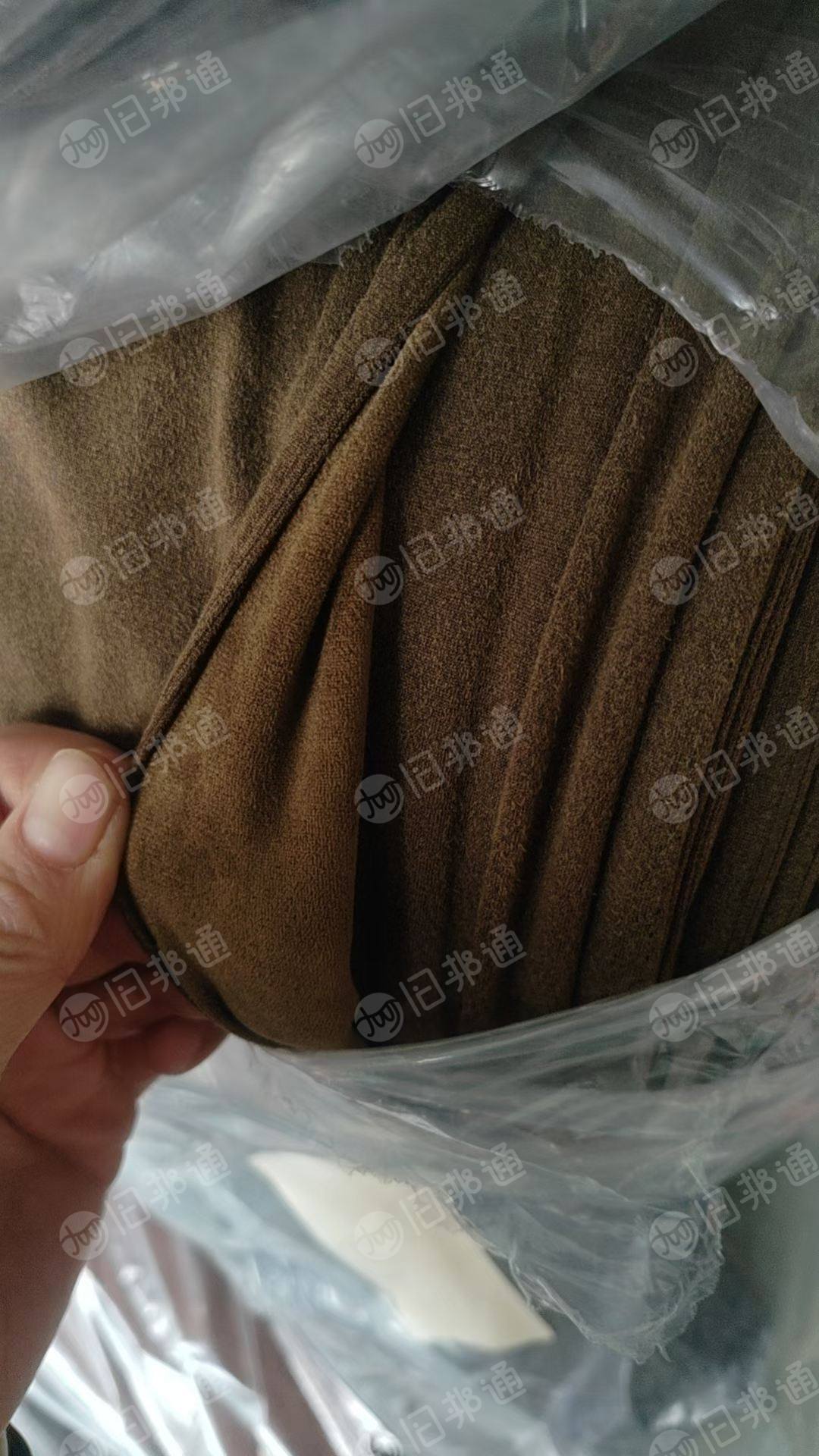 长期出售大卷麂皮绒面料库存布，门幅160，克重280-300，颜色8-10个，现货13吨。