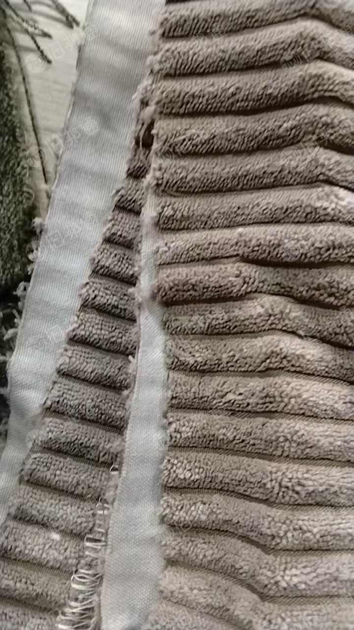 长期出售涤纶混锦料，有纯涤纶废布，也有涤纶混锦，比例各占50，统货卖，月供60吨，货在江苏常州