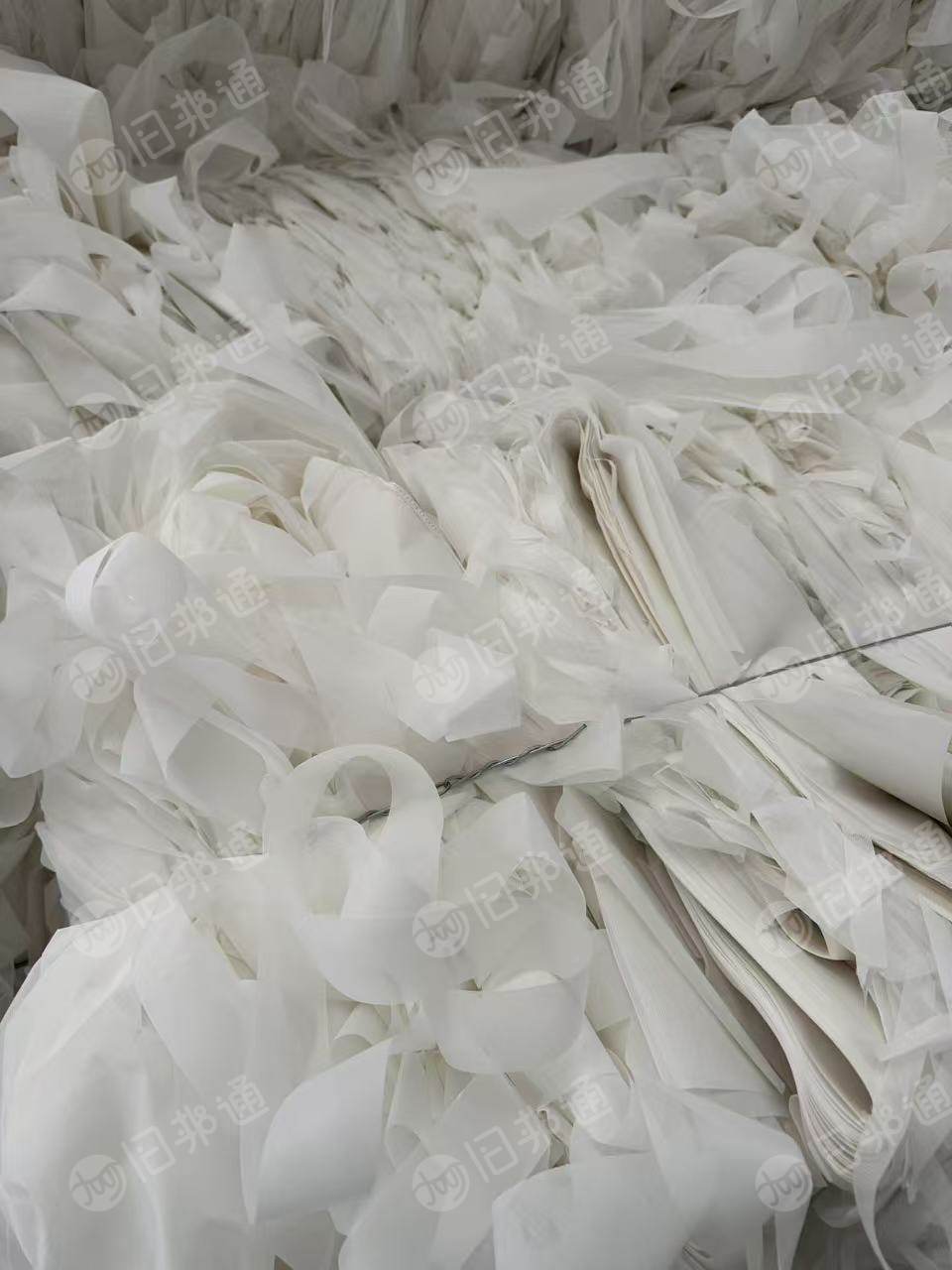 长期出售涤纶经编布切边料，白色涤纶废布，含20%低熔点，现货有17.5米一车，货在四川绵阳