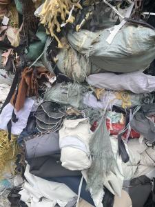 长期出售鞋材厂下来的下脚料，黑料，燃烧料，月供300多吨，货在浙江台州