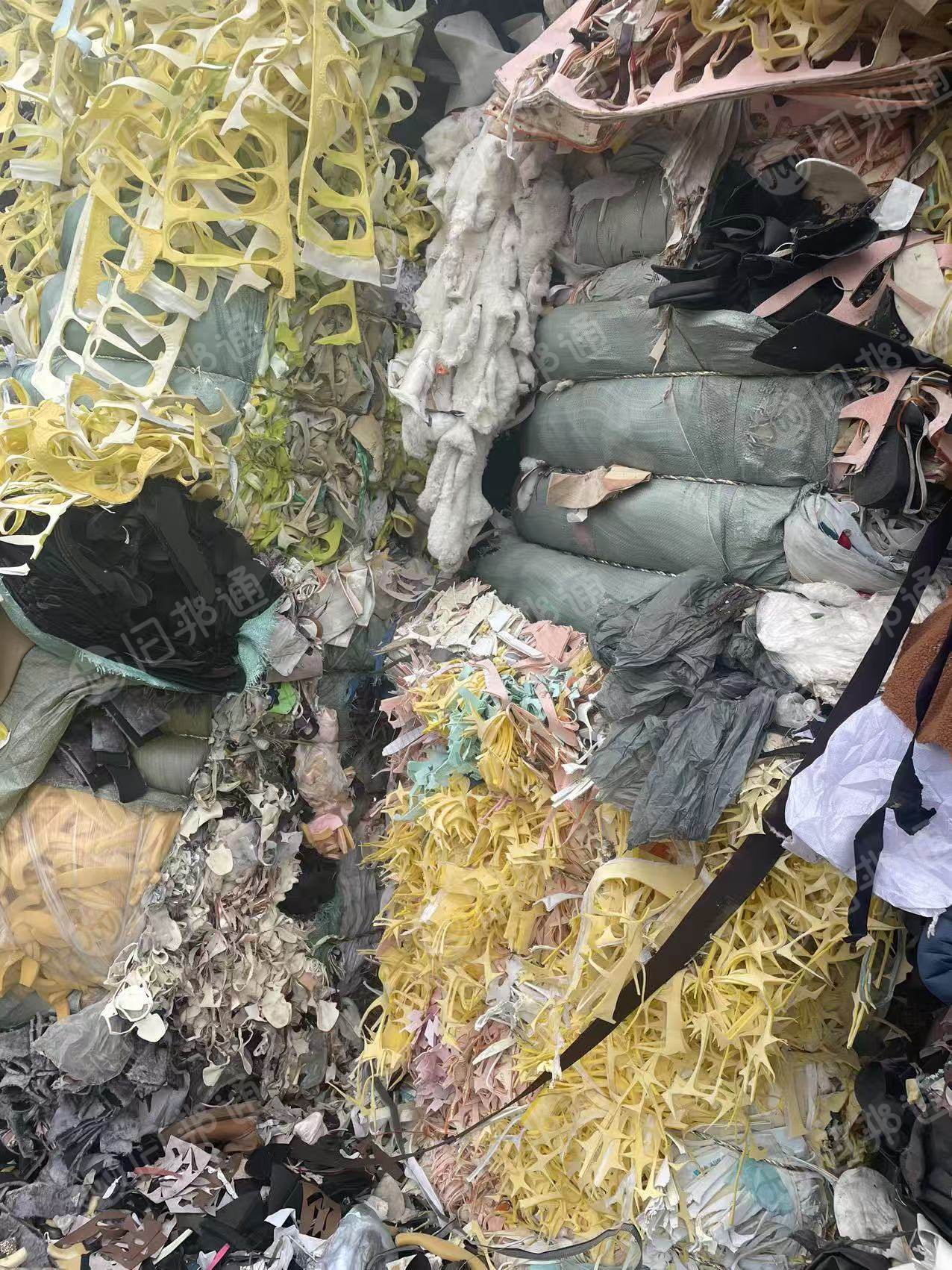 长期出售鞋材厂下来的下脚料，黑料，燃烧料，月供300多吨，货在浙江台州