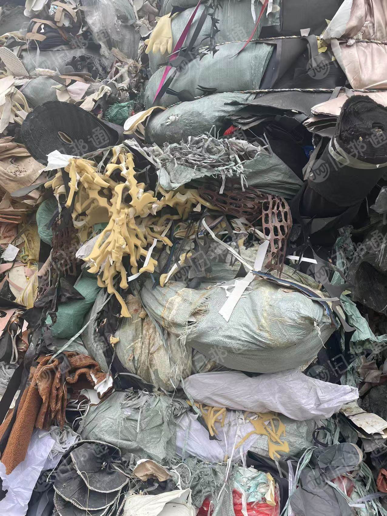 长期出售鞋材厂下来的下脚料，黑料，燃烧料，月供300多吨，货在浙江台州