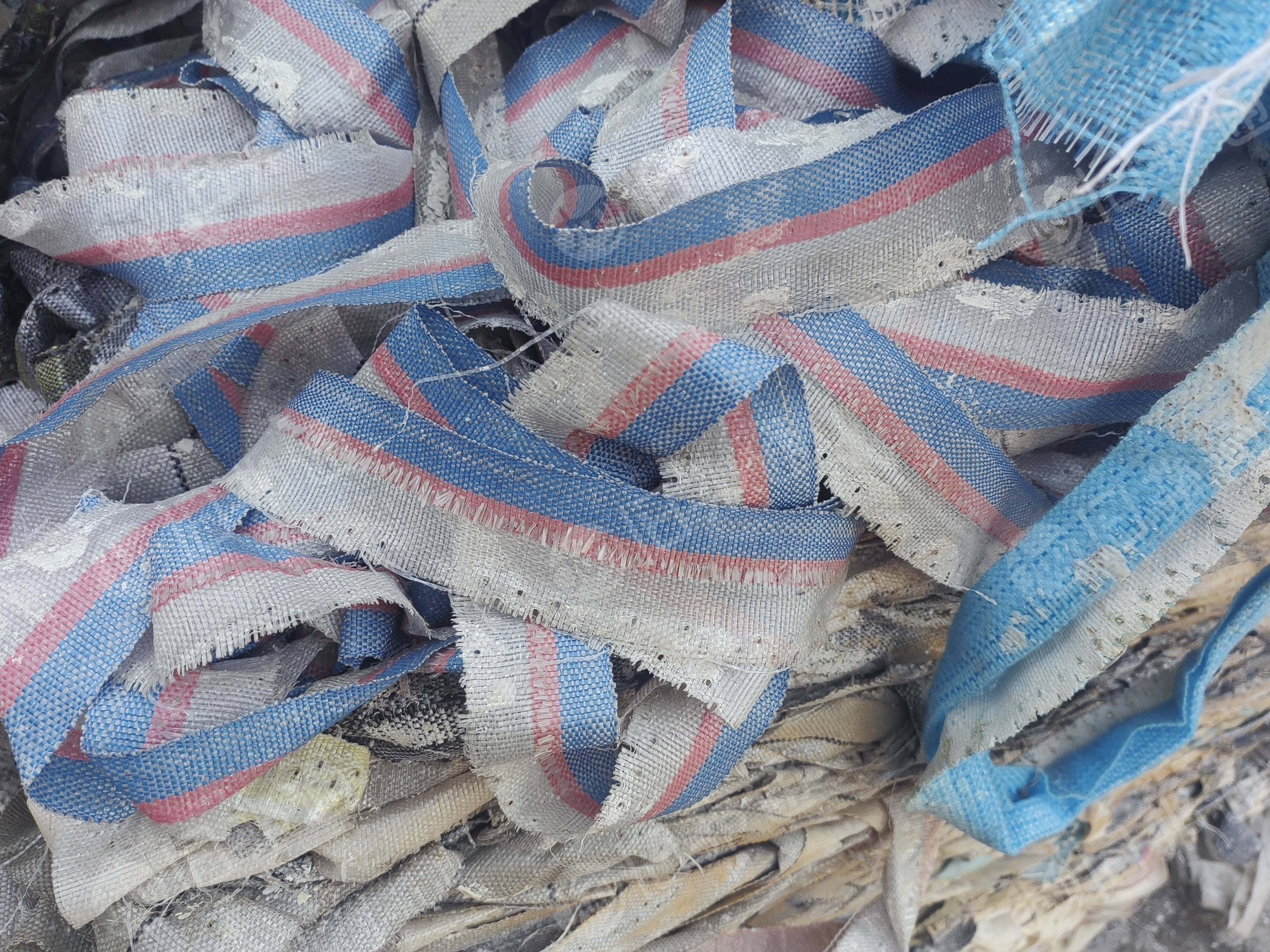 长期出售pp编制袋边角料，丙纶废布，含钙粉，月供100吨