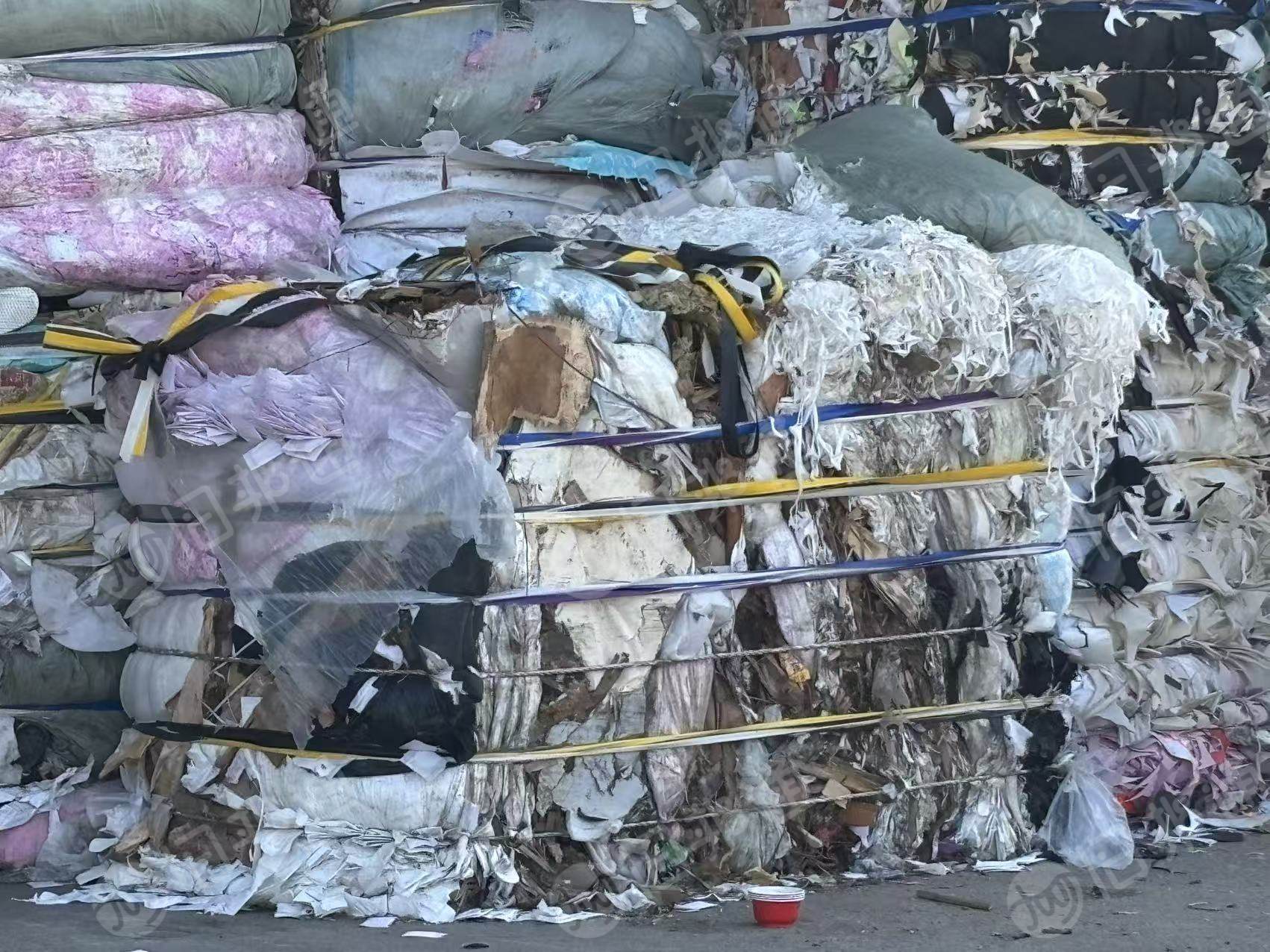 长期大量出售各种废布料，燃烧料，黑料，货在福建泉州。