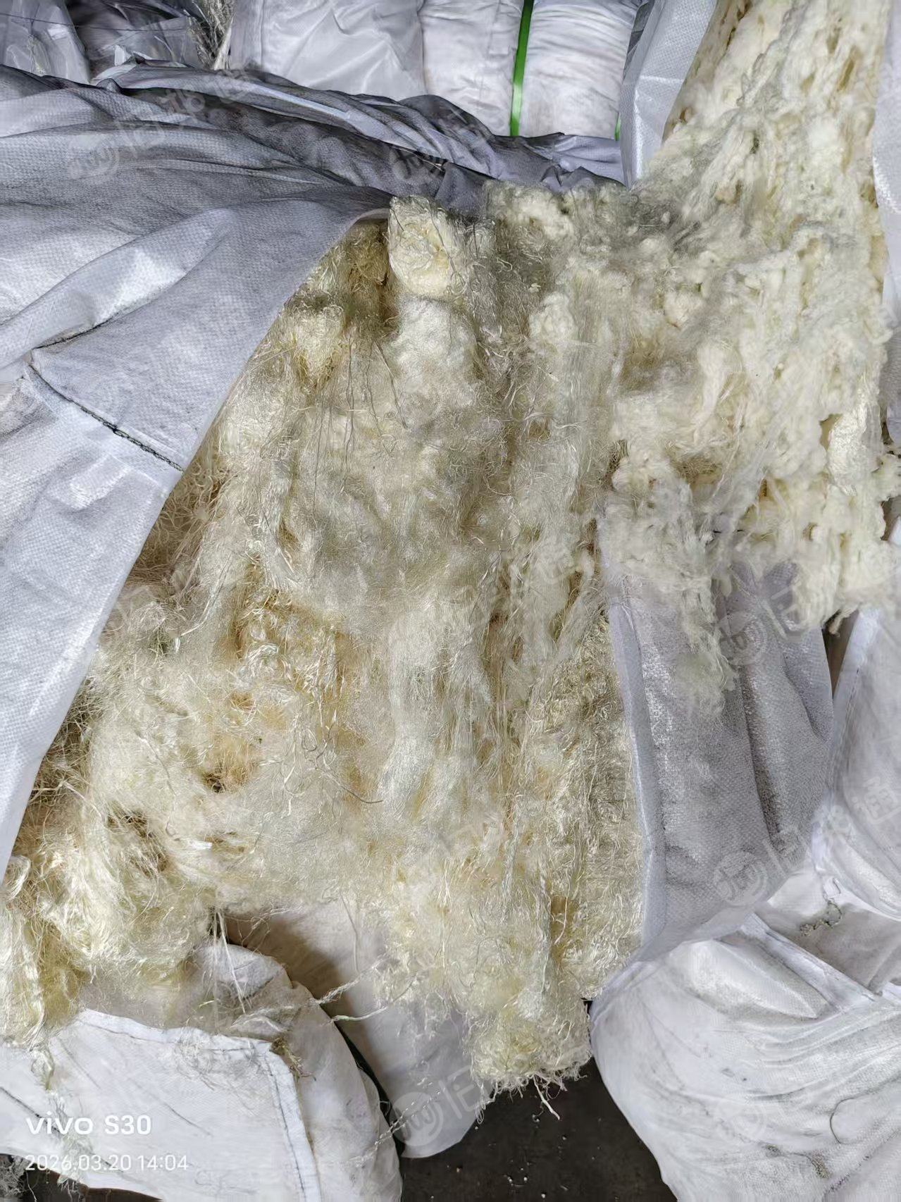 长期出售纯木浆的人造废丝，人造丝纤维，可开花，现货22吨，货在浙江杭州。