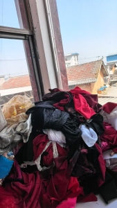 长期出售服装下脚料，边角料，碎布，各种材质统货出，货在云南红河州