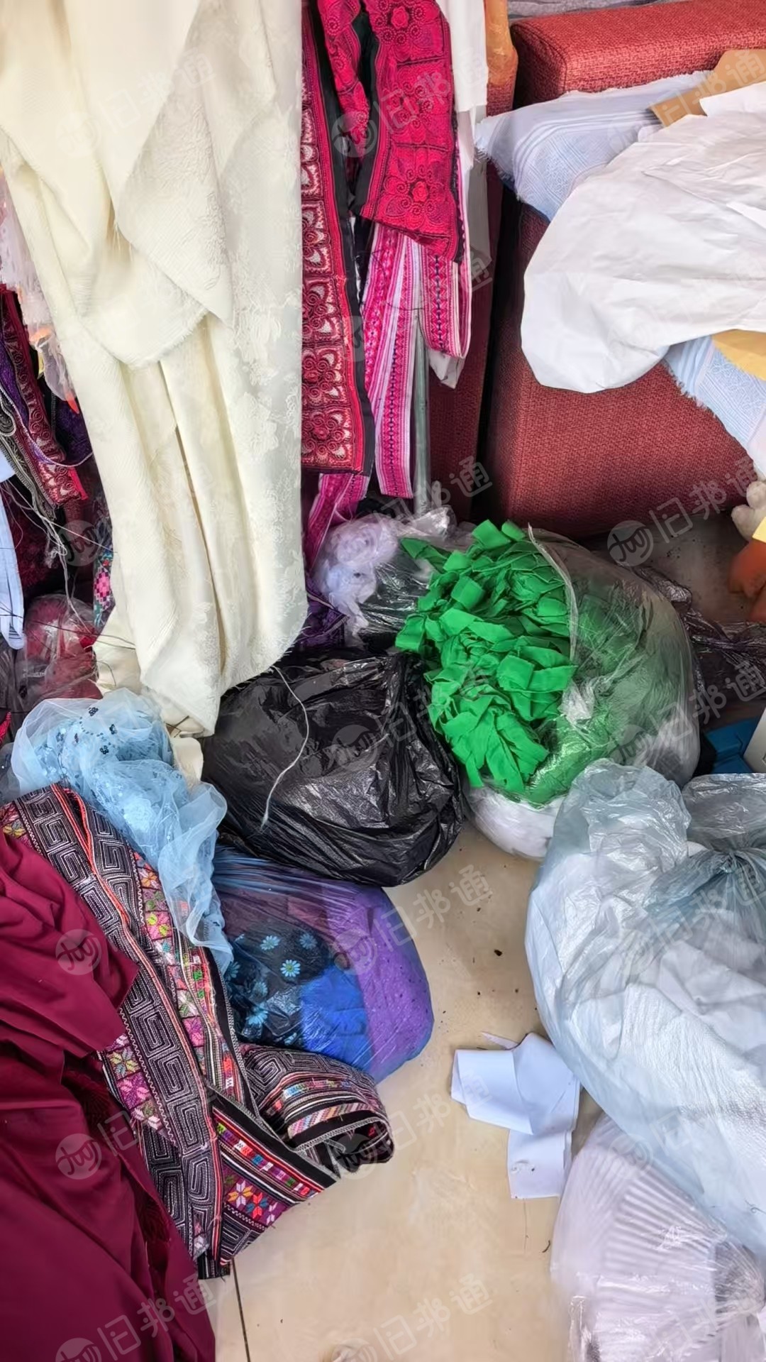 长期出售服装下脚料，边角料，碎布，各种材质统货出，货在云南红河州