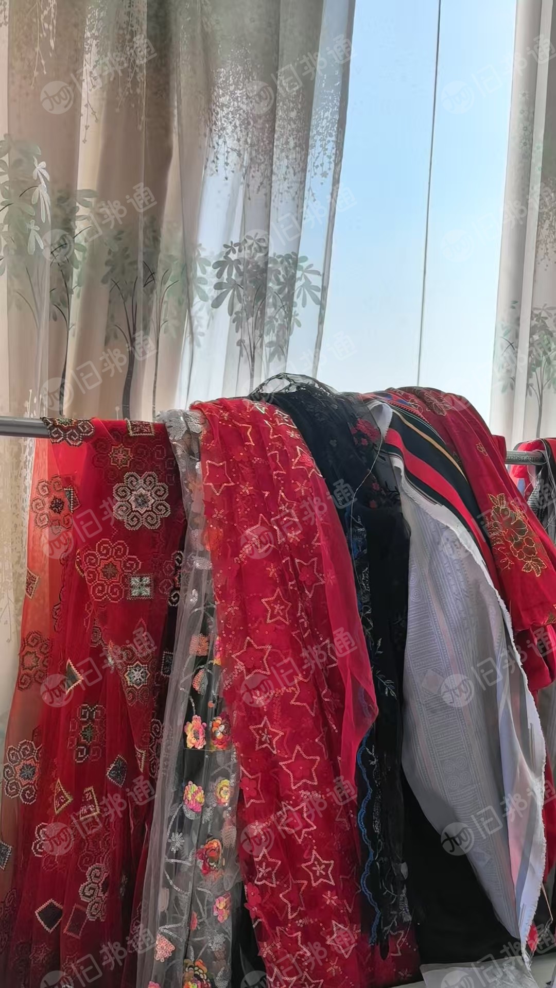 长期出售服装下脚料，边角料，碎布，各种材质统货出，货在云南红河州