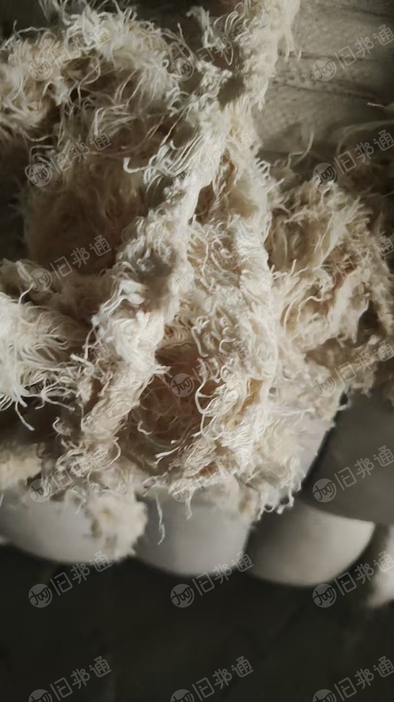 长期大量出售纺纱厂边角料，布边纱，有纯棉的，涤棉的，纯涤纶的，现货有几百吨，货在安徽安庆