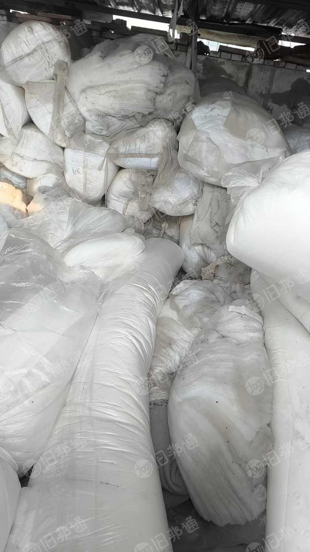 出售丝棉下脚料，无胶棉，被子棉，现货够4.2米一车，货在江苏宿迁