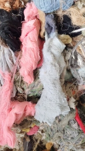 长期出售纯棉纱线彩纱，已经褪色退浆过的，可以开花纺纱，含水12点，现货15吨，货在山东滨州