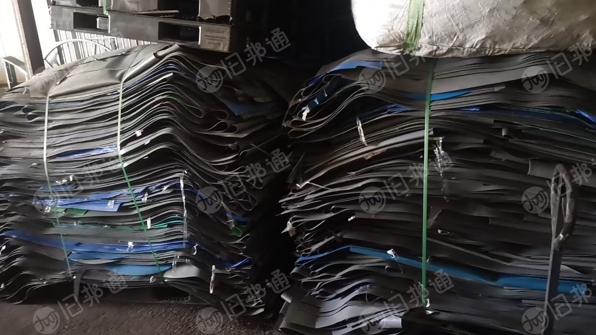 出售PE钢卷外包装皮,钢卷皮毛料,现货2挂车