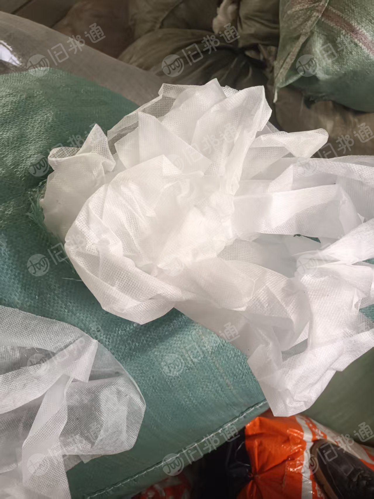 出售白色无纺布边角料，无纺布，现货9.6米一车