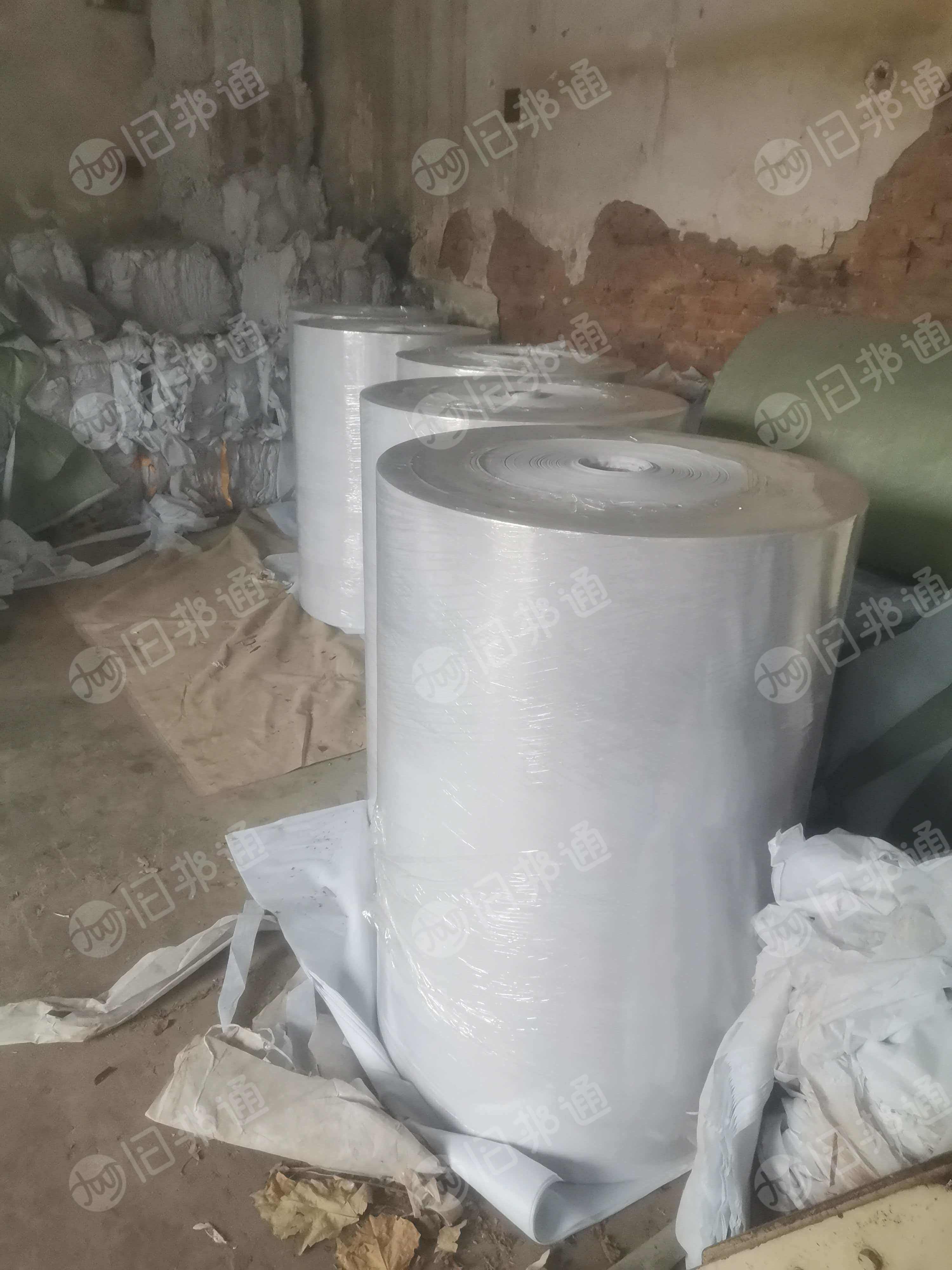 长期出售无纺布卷材，无纺布，克重六七十，现货十吨左右，可用来做包装，现货十吨左右