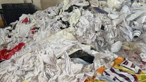 出售广告PVC软膜废料，工厂边角料下来的，现货60吨，