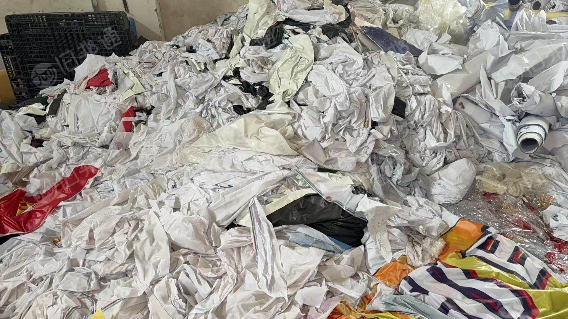 出售广告PVC软膜废料,工厂边角料下来的,现货60吨,