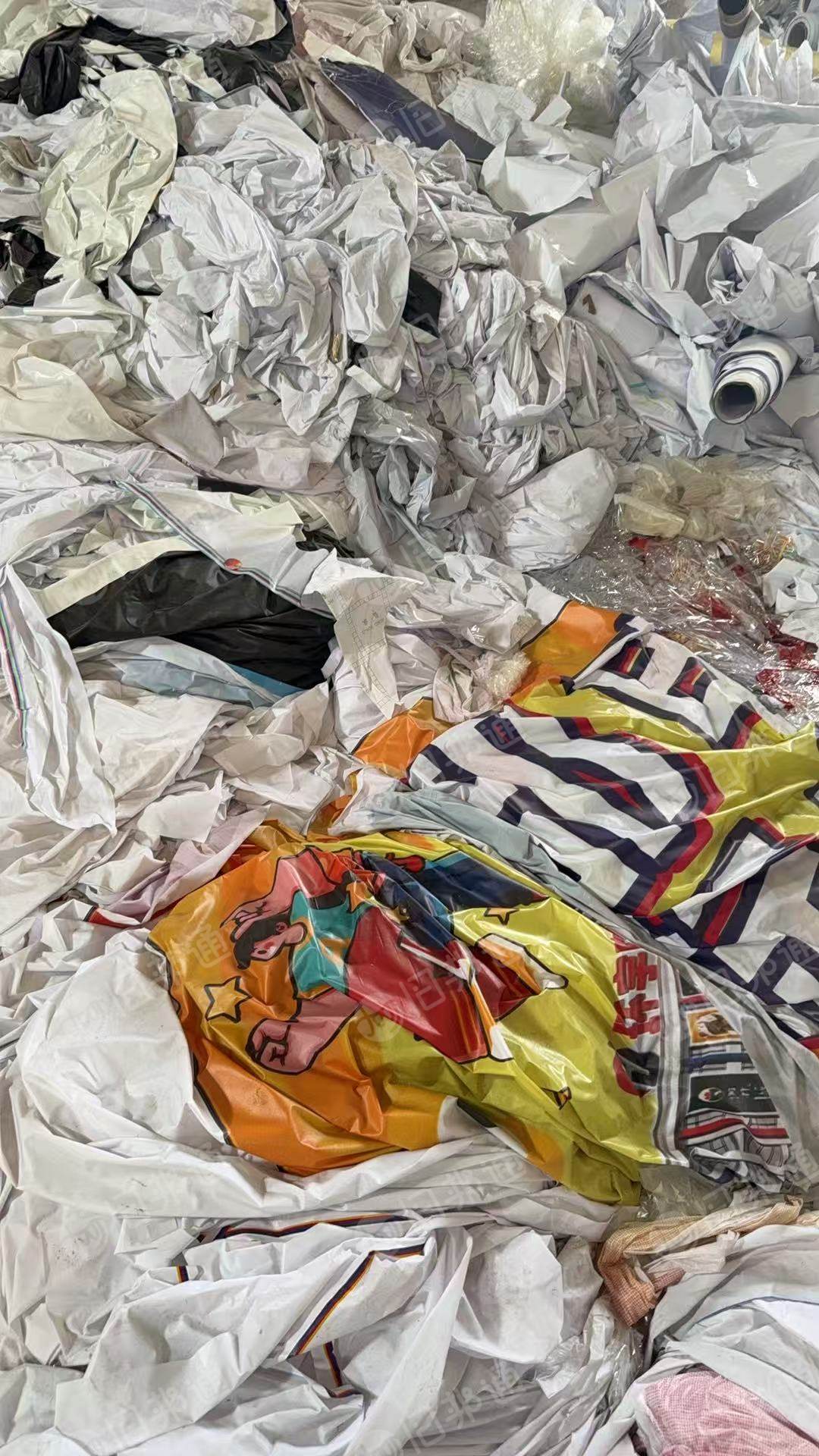 出售广告PVC软膜废料，工厂边角料下来的，现货60吨，