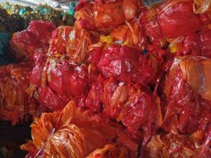 长期售pvdc火腿肠衣膜，厂里回收来的，月供100吨，压包