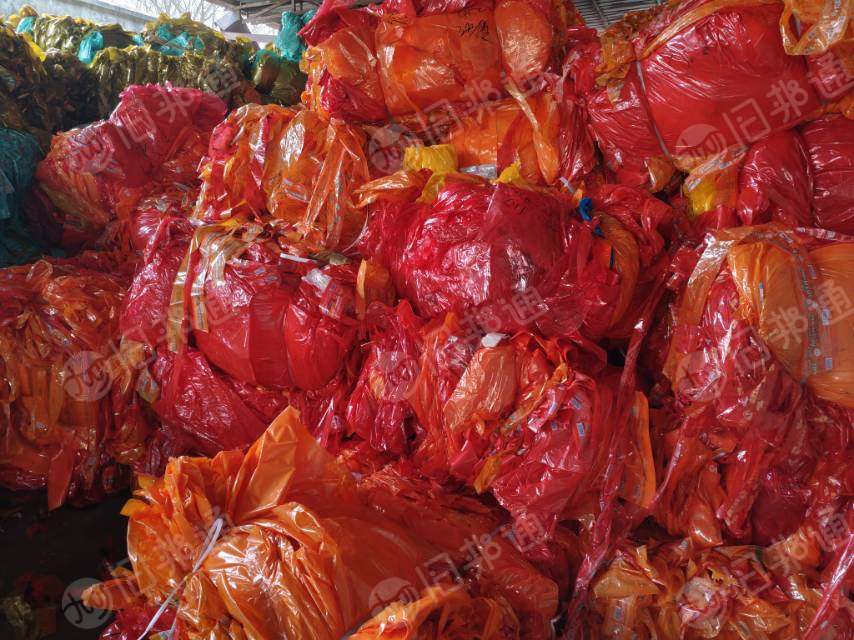 长期售pvdc火腿肠衣膜，厂里回收来的，月供100吨，压包