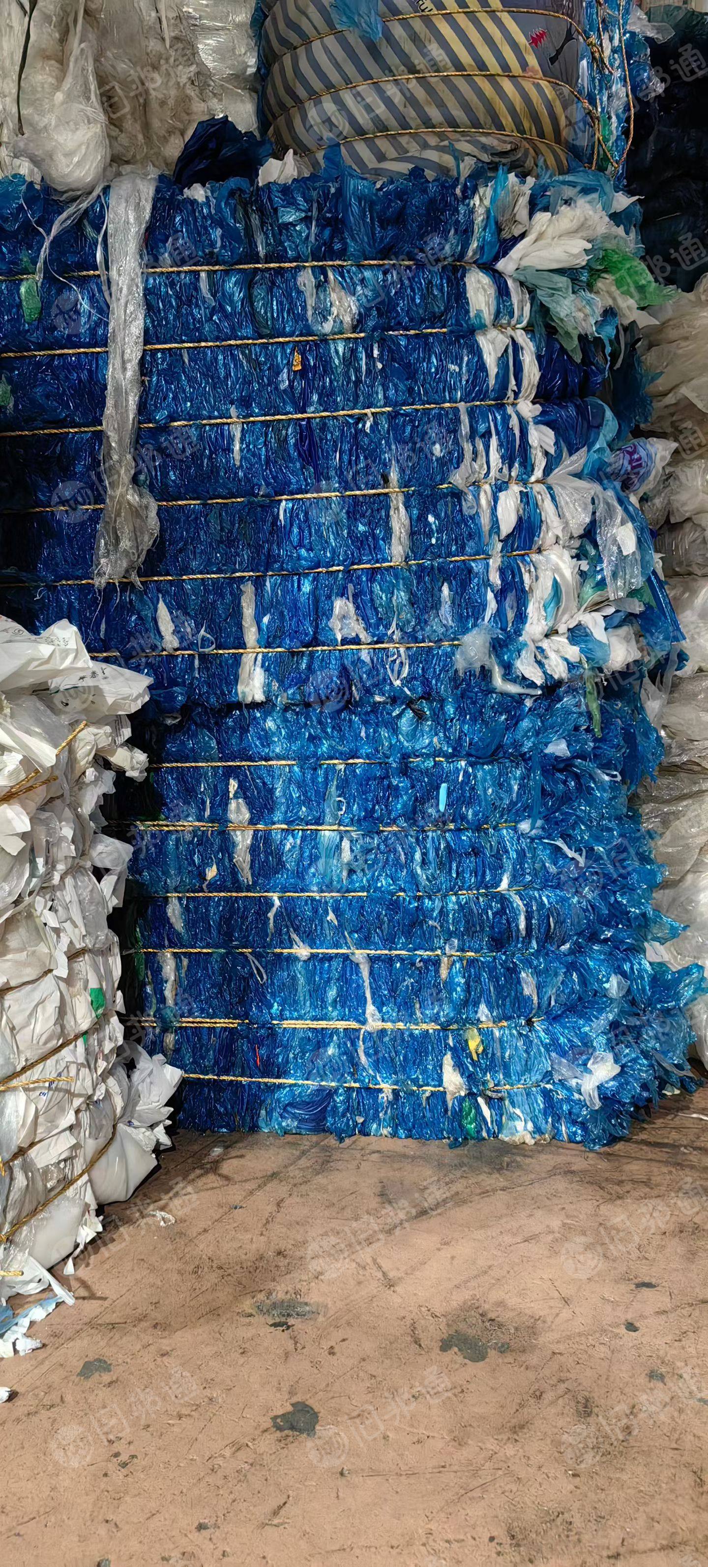 出售高压PE胶水膜15吨，蓝色PE胶水膜，PE蓝膜10吨