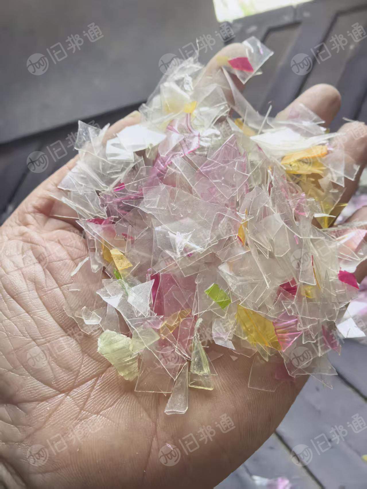 出售各种花色软质PVC破碎料,新料、废料破碎料都有