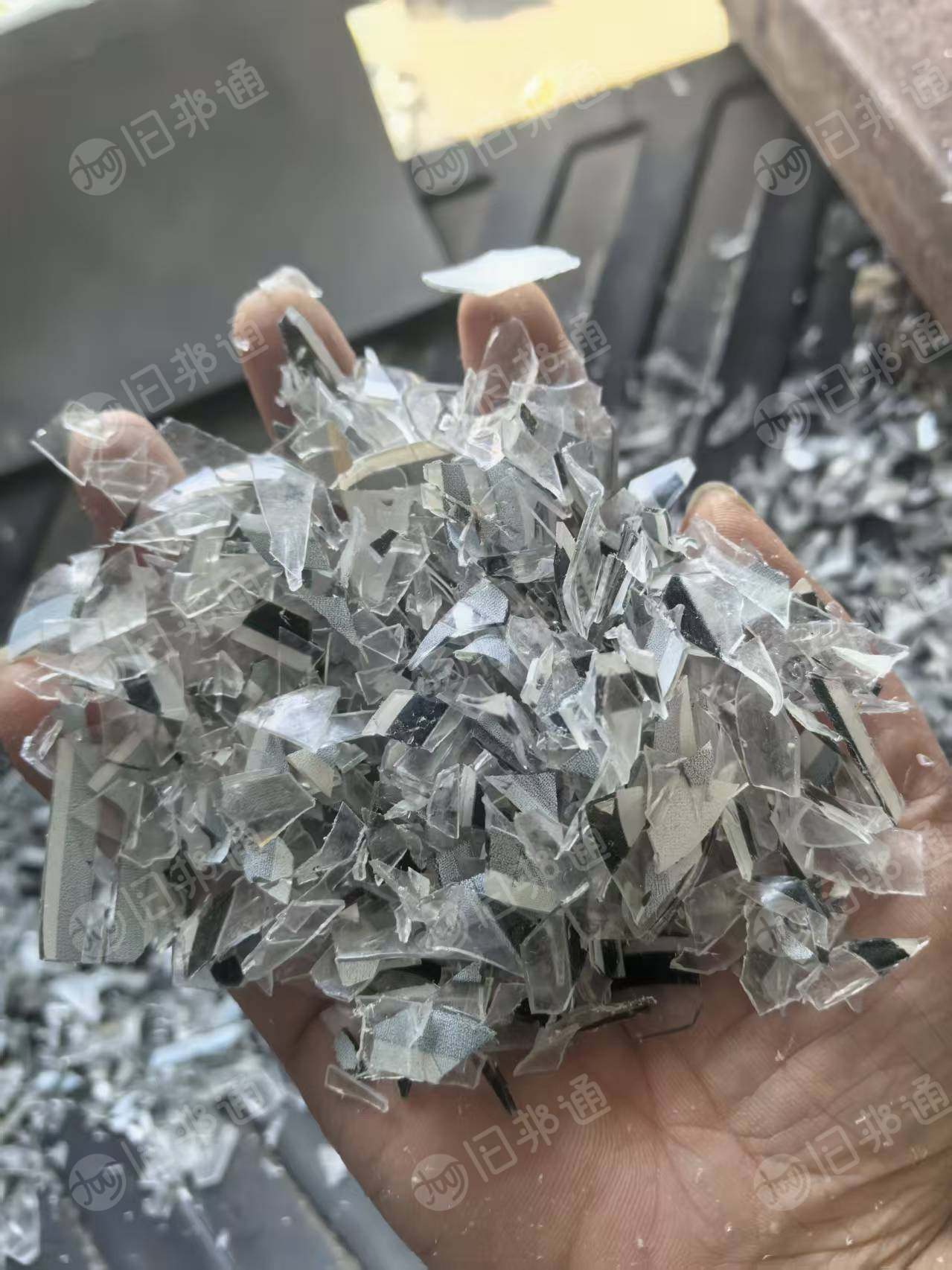 出售各种花色软质PVC破碎料,新料、废料破碎料都有