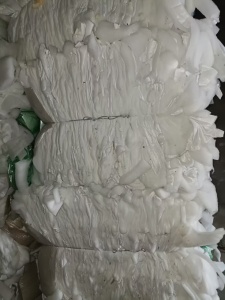 长期出售家具厂下来的白色丝棉边角料，丝棉，也有带布，但是带布的量比较少，现货有20多吨